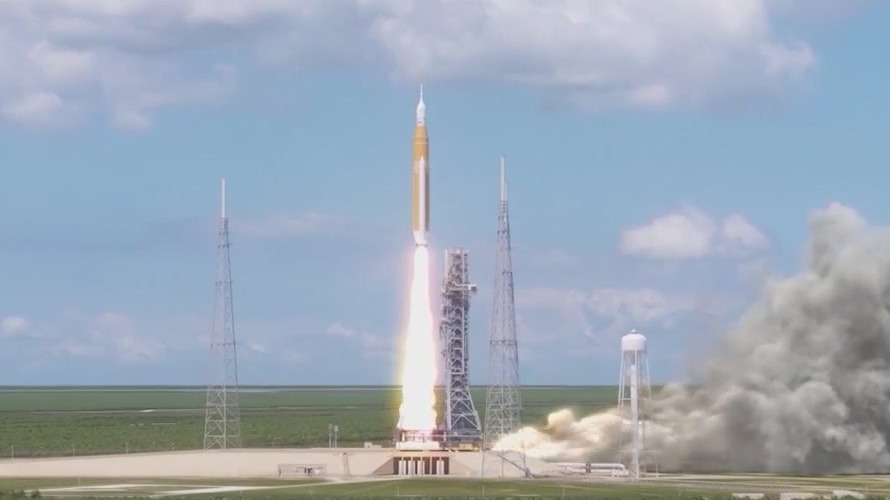 When does Artemis l launch?